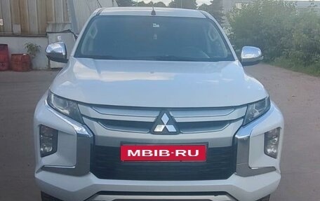 Mitsubishi L200 IV рестайлинг, 2020 год, 3 300 000 рублей, 2 фотография