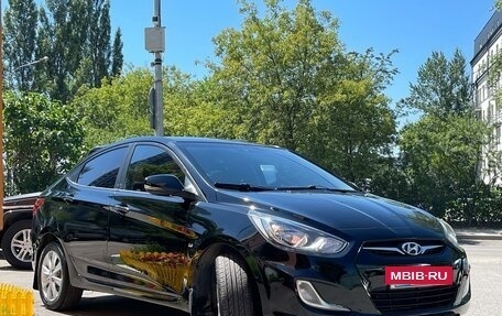 Hyundai Solaris II рестайлинг, 2011 год, 900 000 рублей, 9 фотография