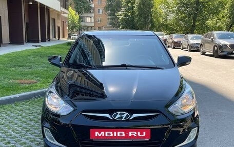 Hyundai Solaris II рестайлинг, 2011 год, 900 000 рублей, 12 фотография