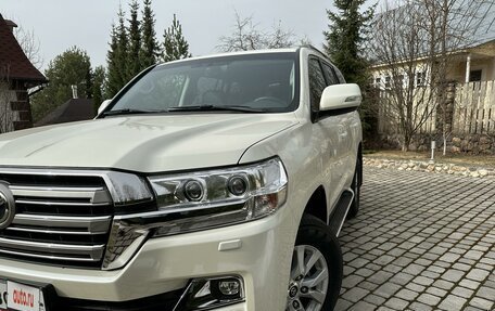 Toyota Land Cruiser 200, 2019 год, 10 500 000 рублей, 2 фотография