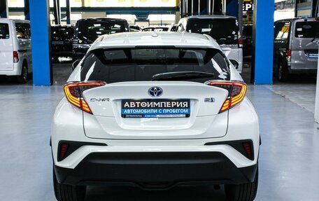 Toyota C-HR I рестайлинг, 2017 год, 2 113 000 рублей, 8 фотография