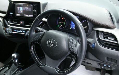 Toyota C-HR I рестайлинг, 2017 год, 2 113 000 рублей, 11 фотография