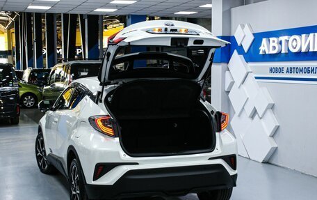 Toyota C-HR I рестайлинг, 2017 год, 2 113 000 рублей, 10 фотография