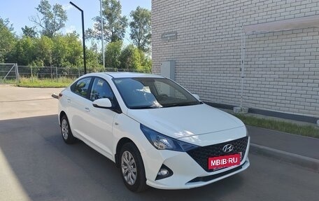 Hyundai Solaris II рестайлинг, 2020 год, 1 850 000 рублей, 2 фотография