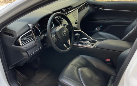 Toyota Camry, 2019 год, 3 250 000 рублей, 4 фотография
