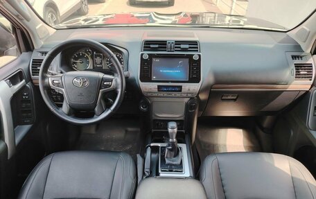 Toyota Land Cruiser Prado 150 рестайлинг 2, 2017 год, 5 200 000 рублей, 12 фотография
