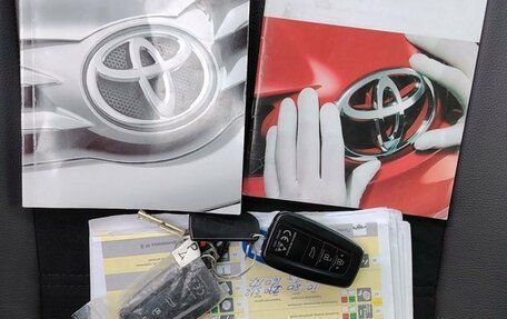 Toyota Land Cruiser Prado 150 рестайлинг 2, 2017 год, 5 200 000 рублей, 20 фотография