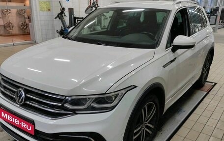 Volkswagen Tiguan II, 2021 год, 4 295 000 рублей, 1 фотография