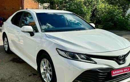 Toyota Camry, 2018 год, 2 600 000 рублей, 1 фотография