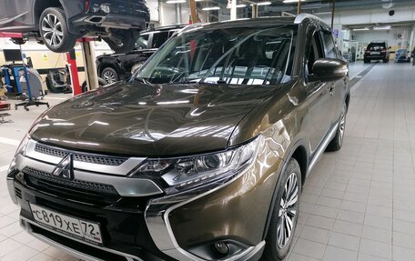 Mitsubishi Outlander III рестайлинг 3, 2019 год, 2 690 000 рублей, 1 фотография