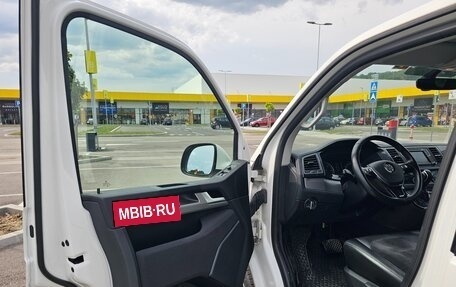 Volkswagen Multivan T6 рестайлинг, 2019 год, 5 900 000 рублей, 10 фотография