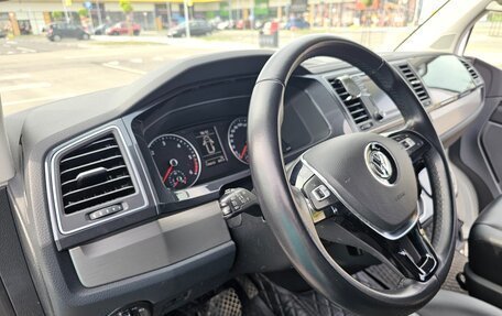 Volkswagen Multivan T6 рестайлинг, 2019 год, 5 900 000 рублей, 14 фотография