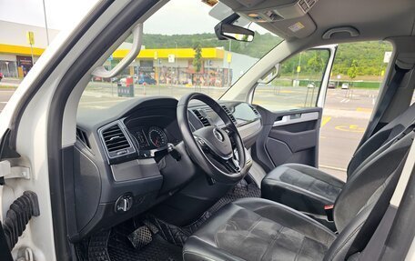 Volkswagen Multivan T6 рестайлинг, 2019 год, 5 900 000 рублей, 12 фотография