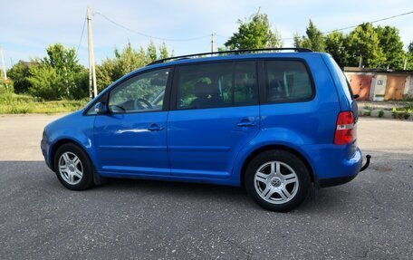 Volkswagen Touran III, 2005 год, 645 000 рублей, 2 фотография