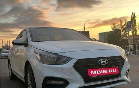 Hyundai Solaris II рестайлинг, 2017 год, 1 000 000 рублей, 1 фотография