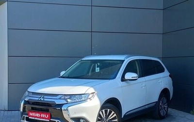 Mitsubishi Outlander III рестайлинг 3, 2019 год, 2 349 000 рублей, 1 фотография