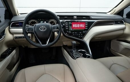 Toyota Camry, 2018 год, 3 050 000 рублей, 6 фотография