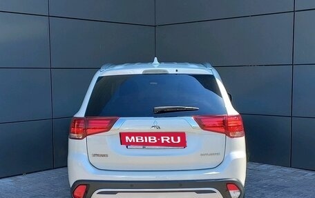 Mitsubishi Outlander III рестайлинг 3, 2019 год, 2 349 000 рублей, 4 фотография