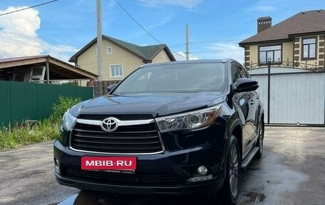 Toyota Highlander III, 2015 год, 3 050 000 рублей, 2 фотография