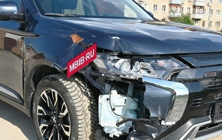 Mitsubishi Outlander III рестайлинг 3, 2021 год, 2 130 000 рублей, 10 фотография