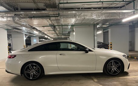 Mercedes-Benz E-Класс, 2017 год, 5 990 000 рублей, 4 фотография