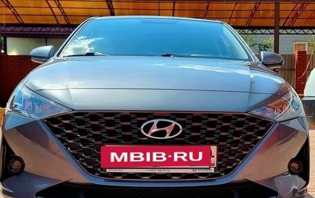 Hyundai Solaris II рестайлинг, 2021 год, 1 800 000 рублей, 5 фотография