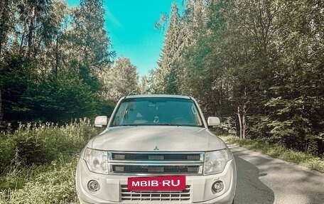 Mitsubishi Pajero IV, 2013 год, 2 200 000 рублей, 2 фотография