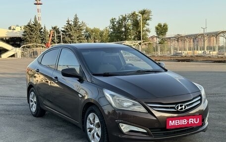 Hyundai Solaris II рестайлинг, 2015 год, 950 000 рублей, 3 фотография