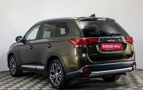 Mitsubishi Outlander III рестайлинг 3, 2018 год, 2 200 000 рублей, 7 фотография