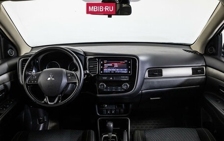 Mitsubishi Outlander III рестайлинг 3, 2018 год, 2 200 000 рублей, 13 фотография