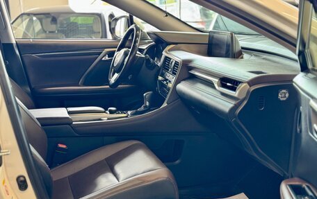 Lexus RX IV рестайлинг, 2017 год, 3 999 000 рублей, 8 фотография