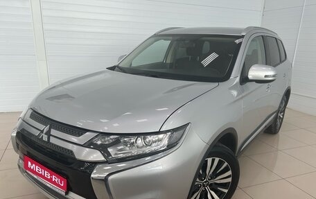 Mitsubishi Outlander III рестайлинг 3, 2020 год, 2 804 000 рублей, 1 фотография