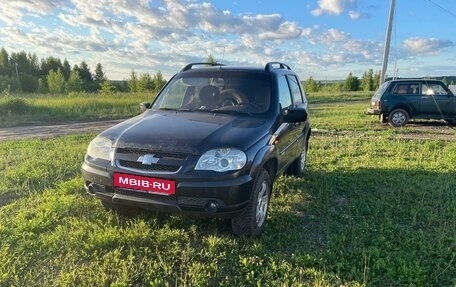 Chevrolet Niva I рестайлинг, 2010 год, 349 000 рублей, 2 фотография