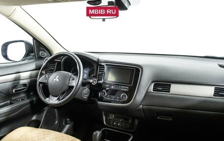 Mitsubishi Outlander III рестайлинг 3, 2018 год, 2 079 000 рублей, 9 фотография