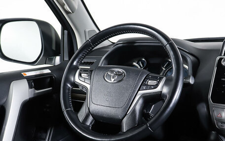 Toyota Land Cruiser Prado 150 рестайлинг 2, 2020 год, 6 500 000 рублей, 16 фотография