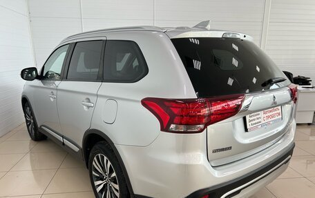 Mitsubishi Outlander III рестайлинг 3, 2020 год, 2 804 000 рублей, 6 фотография