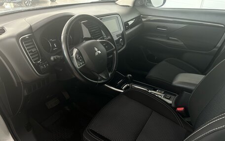 Mitsubishi Outlander III рестайлинг 3, 2020 год, 2 804 000 рублей, 8 фотография