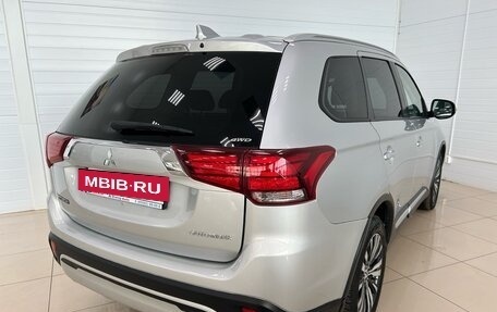 Mitsubishi Outlander III рестайлинг 3, 2020 год, 2 804 000 рублей, 4 фотография