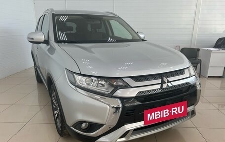 Mitsubishi Outlander III рестайлинг 3, 2020 год, 2 804 000 рублей, 3 фотография