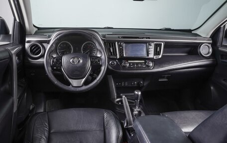 Toyota RAV4, 2017 год, 2 679 000 рублей, 6 фотография