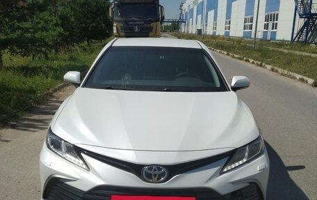 Toyota Camry, 2022 год, 3 733 000 рублей, 2 фотография