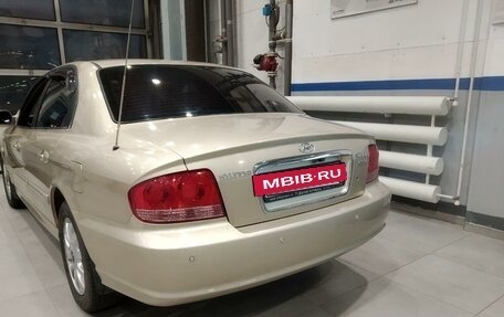 Hyundai Sonata IV рестайлинг, 2005 год, 680 000 рублей, 38 фотография