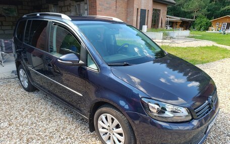 Volkswagen Touran III, 2012 год, 850 000 рублей, 1 фотография