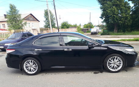 Toyota Camry, 2019 год, 3 200 000 рублей, 2 фотография