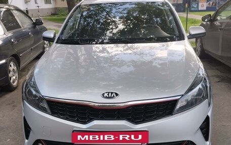 KIA Rio IV, 2021 год, 1 820 000 рублей, 2 фотография