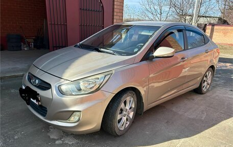 Hyundai Solaris II рестайлинг, 2011 год, 810 000 рублей, 1 фотография