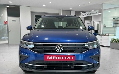 Volkswagen Tiguan II, 2021 год, 2 999 000 рублей, 2 фотография