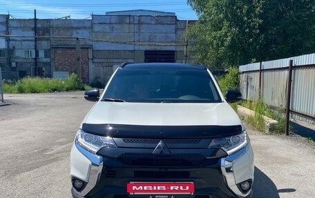 Mitsubishi Outlander III рестайлинг 3, 2021 год, 3 100 000 рублей, 3 фотография