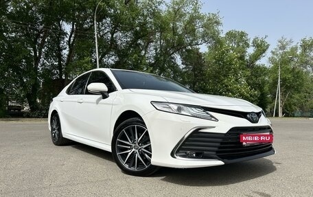 Toyota Camry, 2022 год, 3 950 000 рублей, 5 фотография