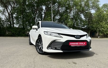 Toyota Camry, 2022 год, 3 950 000 рублей, 4 фотография